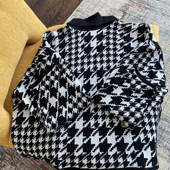 H&M Black and White Loose and Comfy Sweater - Picture 3 of 5